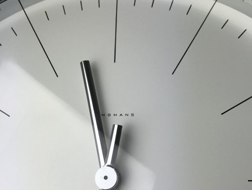 Junghans-Max-Bill-Wanduhr-Striche-chrom-043.jpg