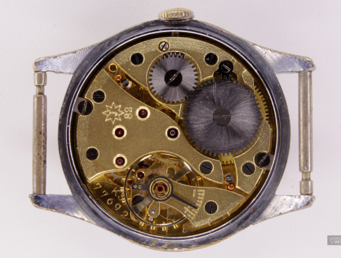 Junghans-J82-Junghans-682.70-Werk-movement.png