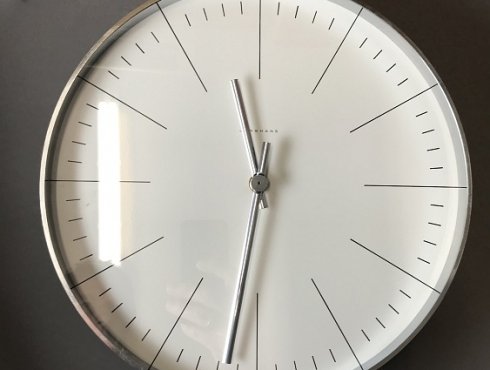 Junghans-Max-Bill-Wanduhr-Striche-chrom-041.jpg