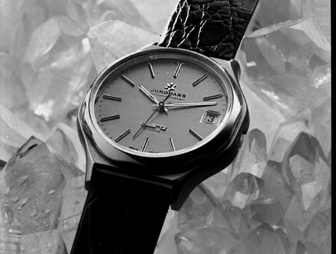 Junghans-Armbanduhren-1969-Quarzchronometer-4-MHz-02.jpg
