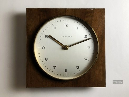 Junghans-Max-Bill-Wanduhr-viereckig-002.jpg