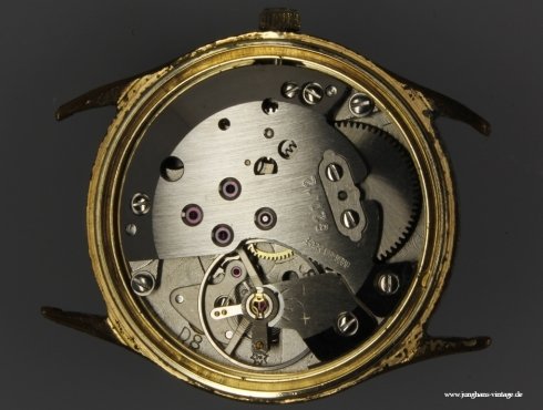 Junghans-620.12-vergoldet-Werk-movement.jpg