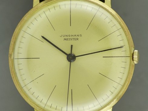 Junghans-J84_S3-Max-Bill-goldenes-Strichblatt-02.jpg