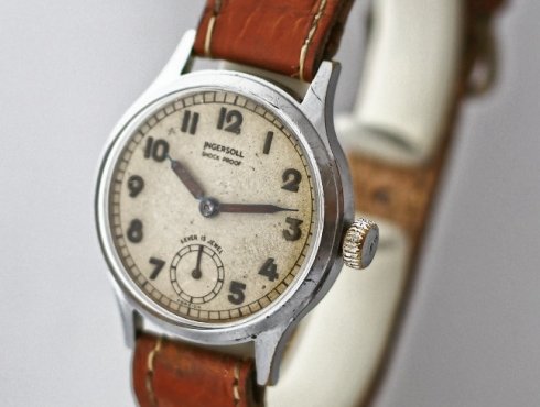 Junghans J98 Ingersoll mit Aufsteller 1.jpg