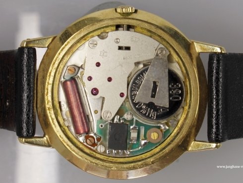 Junghans-667.01-Werk-movement.jpg